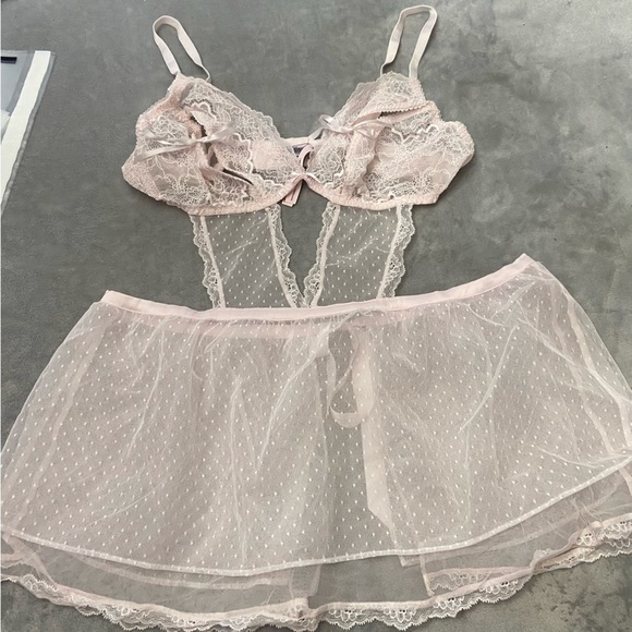 New! Victoria’s Secret Very Sexy White Mesh Dot Floral Lace Apron Babydoll 4343 - Picture 1 of 6